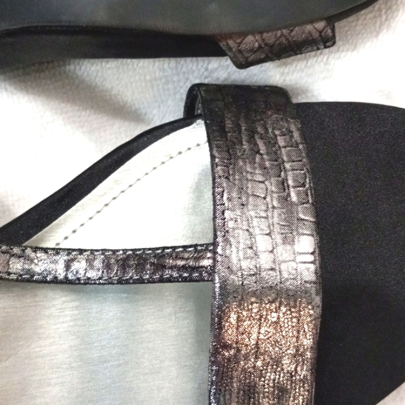 Kenneth Cole Reaction Black/Silver Leather 4" High Heel - Picture 7 of 7